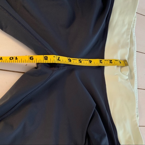 Lululemon // Capri Size 10 - Picture 14 of 16